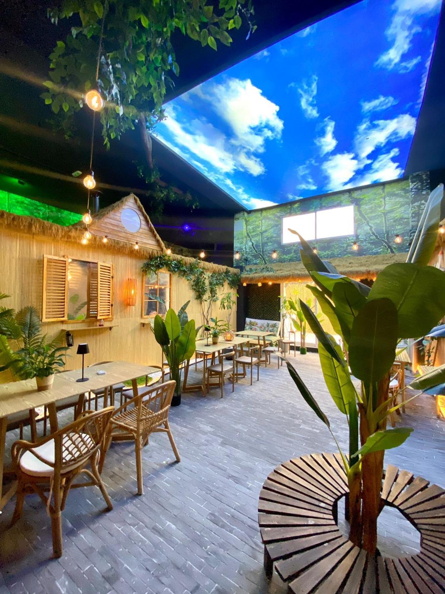 ולנסיה The Pod Suite Hostel Village מראה חיצוני תמונה