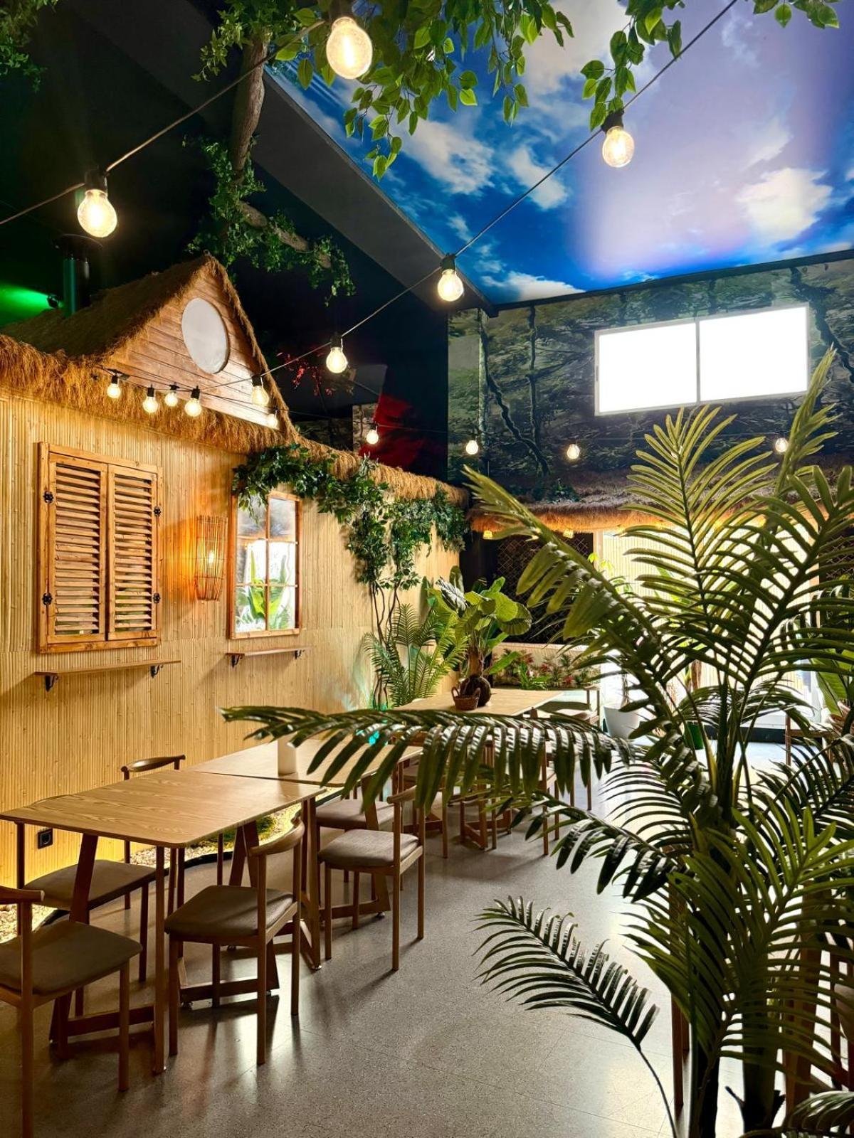ולנסיה The Pod Suite Hostel Village מראה חיצוני תמונה