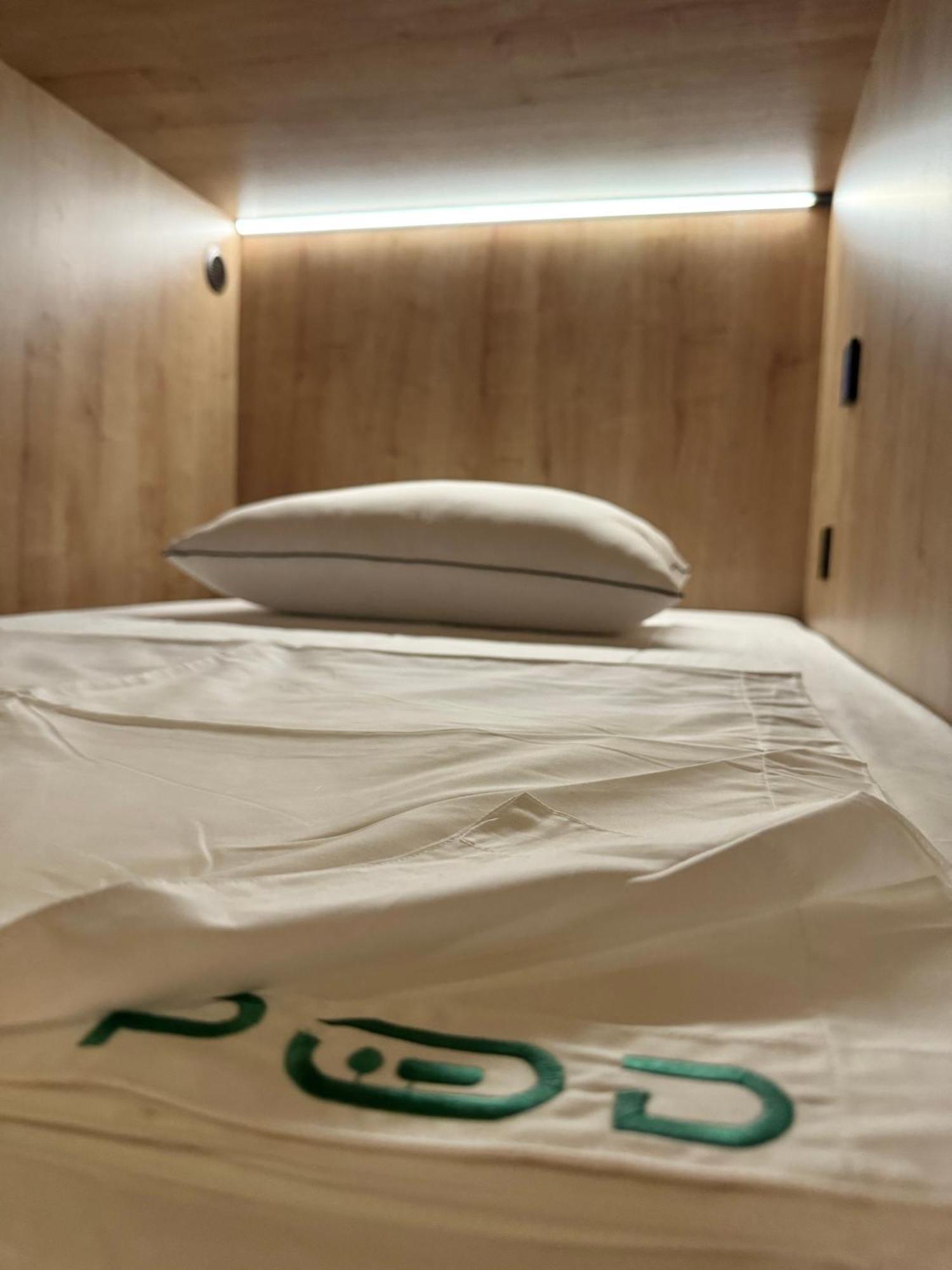 ולנסיה The Pod Suite Hostel Village מראה חיצוני תמונה