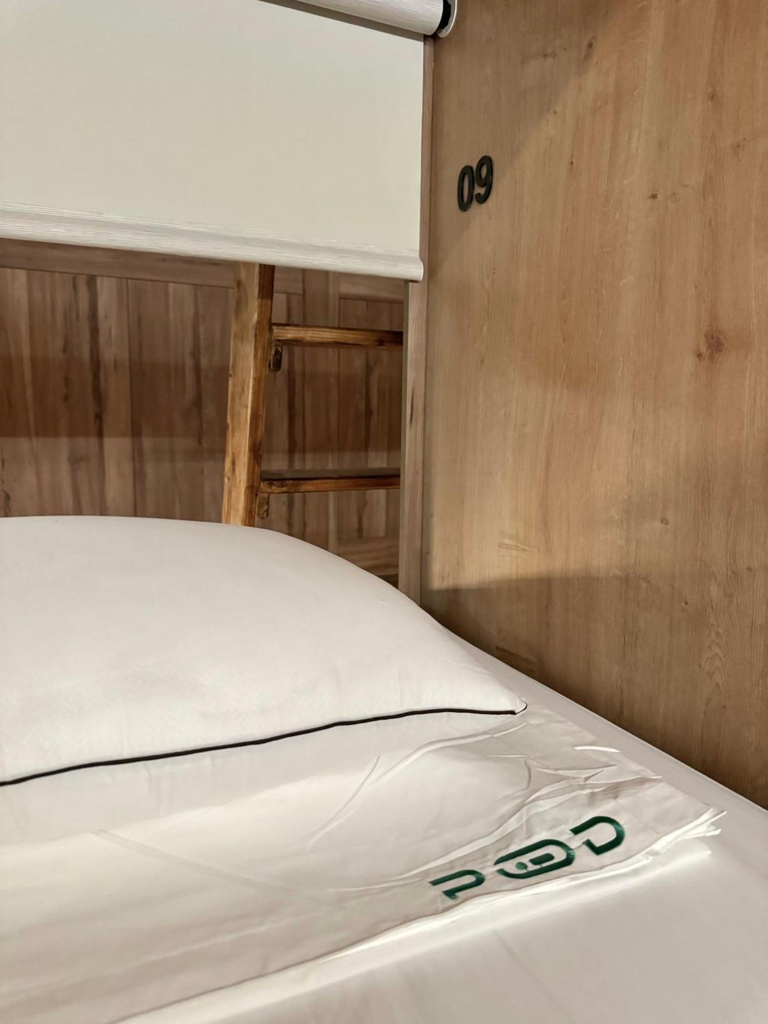 ולנסיה The Pod Suite Hostel Village מראה חיצוני תמונה