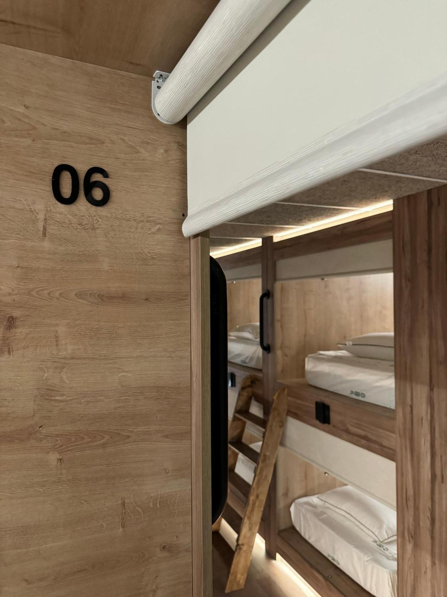 ולנסיה The Pod Suite Hostel Village מראה חיצוני תמונה