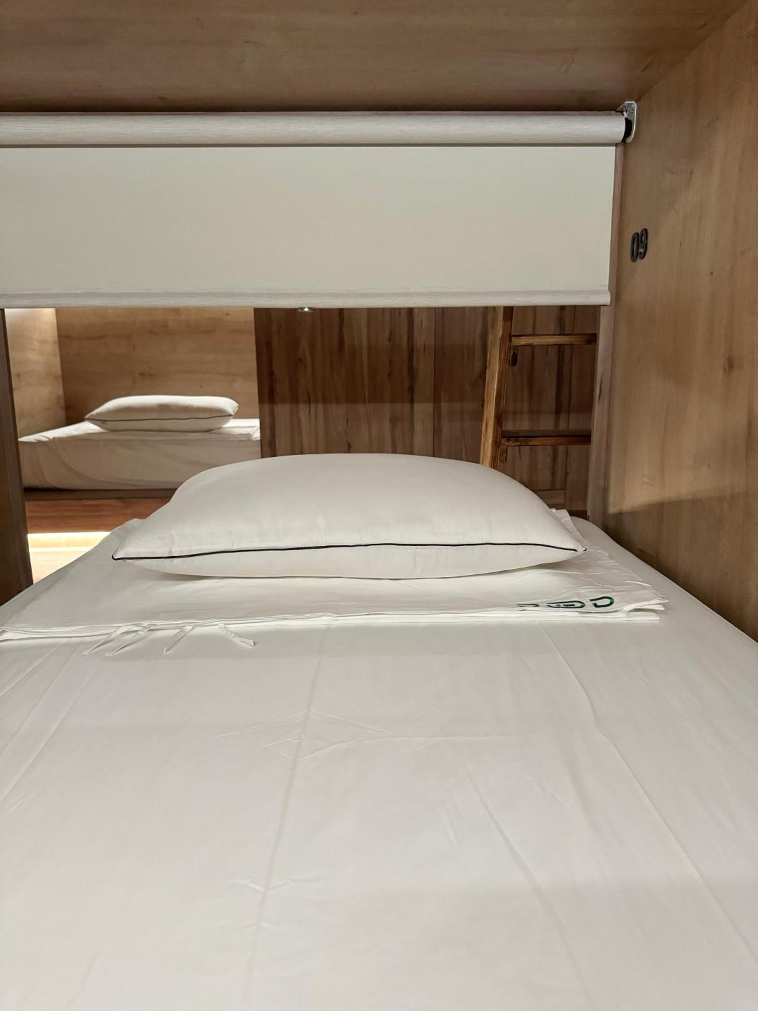 ולנסיה The Pod Suite Hostel Village מראה חיצוני תמונה