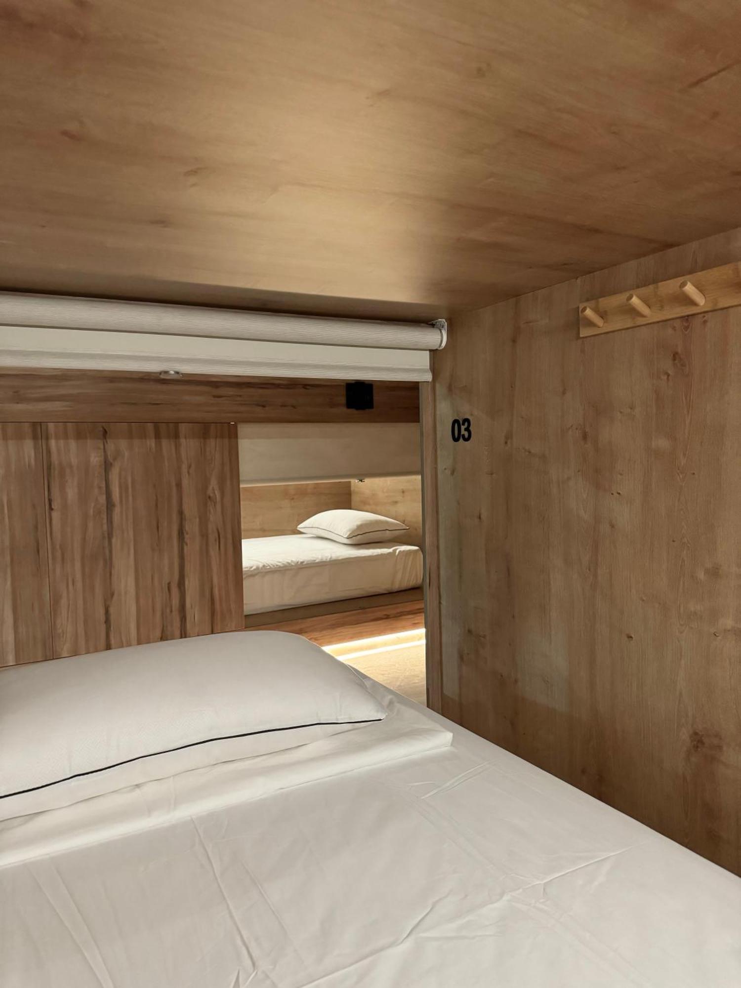 ולנסיה The Pod Suite Hostel Village מראה חיצוני תמונה