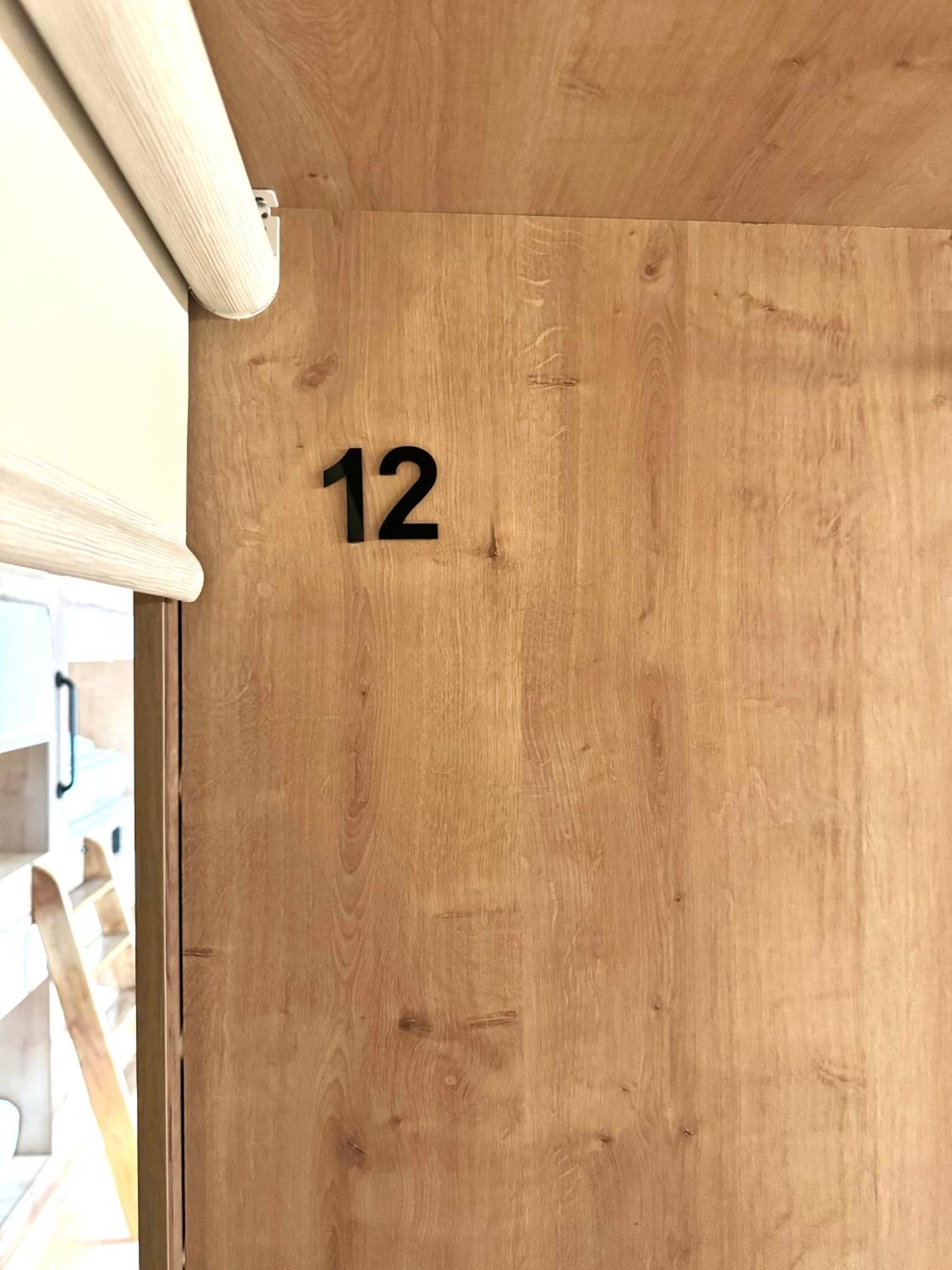 ולנסיה The Pod Suite Hostel Village מראה חיצוני תמונה