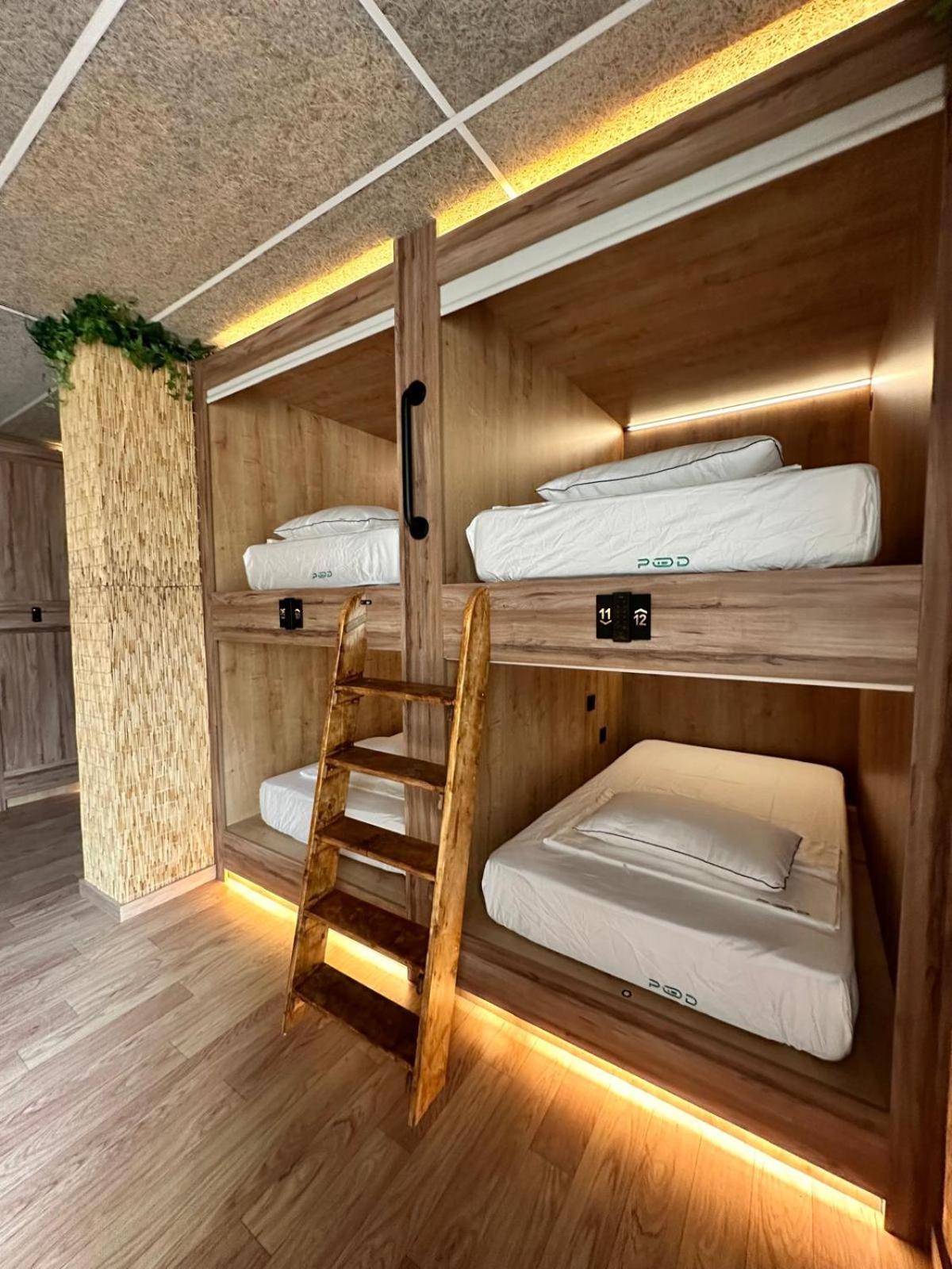 ולנסיה The Pod Suite Hostel Village מראה חיצוני תמונה
